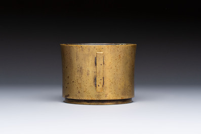 A Chinese bronze censer with 'Ji' handles, Xuande mark, 17/18th C.