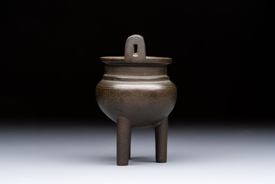 A Chinese silver-inlaid bronze tripod censer with clouds design, 19th C.