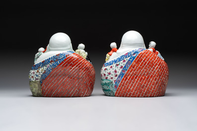 Two Chinese famille rose Milefo Buddhas and a famille rose black-ground covered vase, Zhu Mao Ji 朱茂記造 and Kangxi marks, 19/20th C.