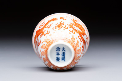 A Chinese iron-red decorated blue and white 'Dragon' saucer and a cup, Yongzheng and Tongzhi mark, 19/20th C.