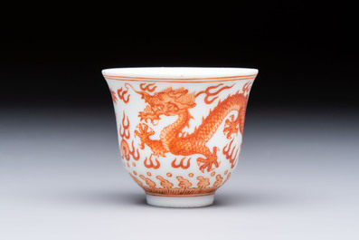 A Chinese iron-red decorated blue and white 'Dragon' saucer and a cup, Yongzheng and Tongzhi mark, 19/20th C.
