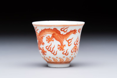 A Chinese iron-red decorated blue and white 'Dragon' saucer and a cup, Yongzheng and Tongzhi mark, 19/20th C.