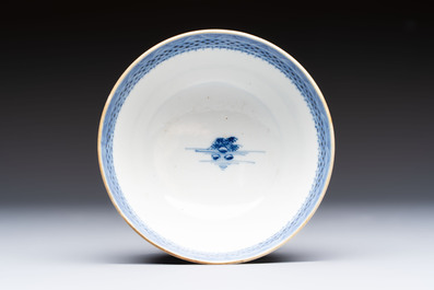 A set of 12 Chinese blue and white 'Landscape' bowls and saucers, Qianlong/Jiaqing