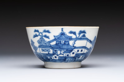 A set of 12 Chinese blue and white 'Landscape' bowls and saucers, Qianlong/Jiaqing