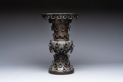 A Chinese archaistic bronze 'Zun' vase with 99 rings, 18/19th C.