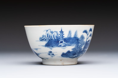 A set of 12 Chinese blue and white 'Landscape' bowls and saucers, Qianlong/Jiaqing