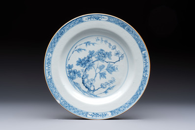 A varied collection of 18 Chinese famille rose, blue and white wares, 18/19th C.