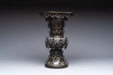 A Chinese archaistic bronze 'Zun' vase with 99 rings, 18/19th C.