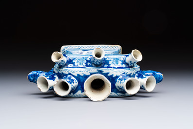 A blue and white Dutch Delft heart-shaped tulip vase, early 18th C.