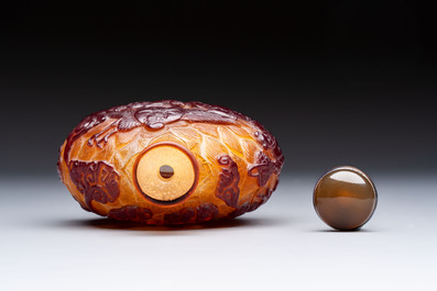 A very large Chinese brown-overlay amber glass 'Ba Xian Zhu Shou 八仙祝壽&lsquo; table snuff bottle, 19th C.