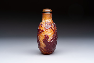 A very large Chinese brown-overlay amber glass 'Ba Xian Zhu Shou 八仙祝壽&lsquo; table snuff bottle, 19th C.