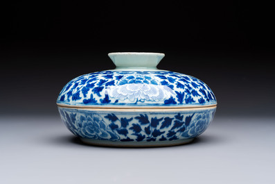 Four Chinese blue, white and famille rose tazzas and a covered spice bowl with bats design, 19th C.