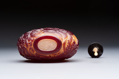 A very large Chinese brown-overlay amber glass 'Ba Xian Zhu Shou 八仙祝壽&lsquo; table snuff bottle, 19th C.