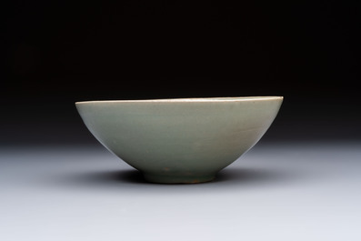 A fine Korean celadon moulded 'Peony Scroll' bowl with a wooden box, Goryeo, 13th C.