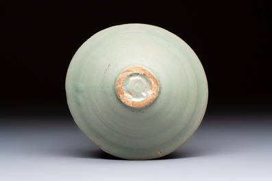 A Korean celadon tea bowl, Goryeo, 12th C.
