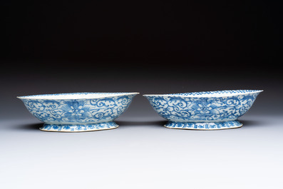 Four Chinese blue, white and famille rose tazzas and a covered spice bowl with bats design, 19th C.