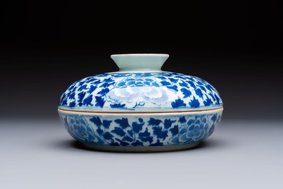 Four Chinese blue, white and famille rose tazzas and a covered spice bowl with bats design, 19th C.