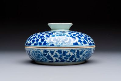 Four Chinese blue, white and famille rose tazzas and a covered spice bowl with bats design, 19th C.