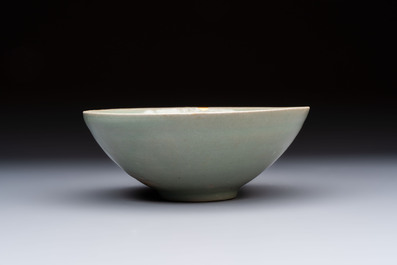 A fine Korean celadon moulded 'Peony Scroll' bowl with a wooden box, Goryeo, 13th C.