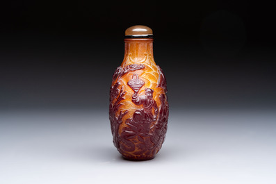 A very large Chinese brown-overlay amber glass 'Ba Xian Zhu Shou 八仙祝壽&lsquo; table snuff bottle, 19th C.