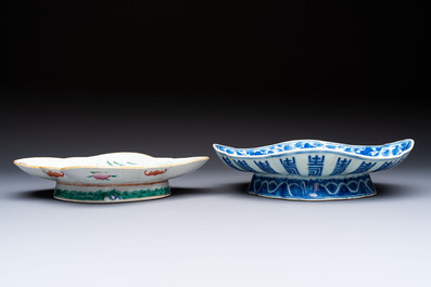 Four Chinese blue, white and famille rose tazzas and a covered spice bowl with bats design, 19th C.