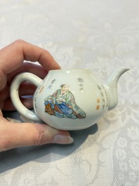 A Chinese famille rose 'Wu Shuang Pu' teapot and cover, 19th C.