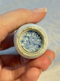 A Chinese blue and white snuff bottle with figural design, dragon mark, 19th C.