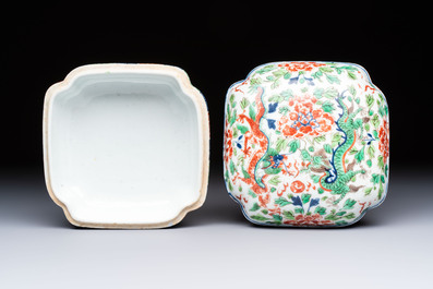 A Chinese wucai square box and cover with dragon and peony design, Wanli mark, 19/20th C.