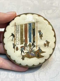 A rare and fine Japanese Satsuma box and cover, signed Yabu Meizan (1853-1934), Meiji, 19/20th C.