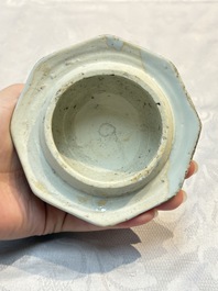 A Chinese blue and white 'Li Shimin 李世民 and Qin Qiong 秦瓊' vase and cover, Transitional period