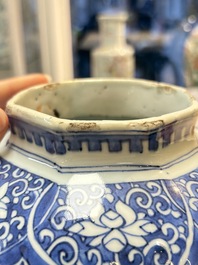 A Chinese blue and white 'Li Shimin 李世民 and Qin Qiong 秦瓊' vase and cover, Transitional period