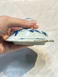 A Chinese blue and white 'Li Shimin 李世民 and Qin Qiong 秦瓊' vase and cover, Transitional period
