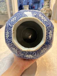 A Chinese blue and white 'Li Shimin 李世民 and Qin Qiong 秦瓊' vase and cover, Transitional period