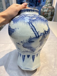 A Chinese blue and white 'Li Shimin 李世民 and Qin Qiong 秦瓊' vase and cover, Transitional period