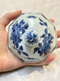 A Chinese blue and white 'Li Shimin 李世民 and Qin Qiong 秦瓊' vase and cover, Transitional period