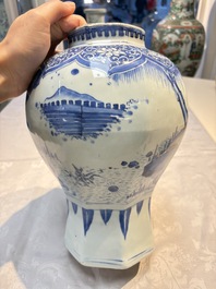 A Chinese blue and white 'Li Shimin 李世民 and Qin Qiong 秦瓊' vase and cover, Transitional period
