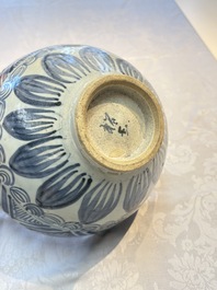 A large Chinese blue and white 'Lotus' bowl, Song Yu 松玉 mark, Anyuan Bantiantang kiln, 17th C.