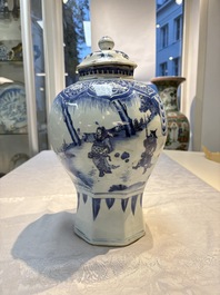 A Chinese blue and white 'Li Shimin 李世民 and Qin Qiong 秦瓊' vase and cover, Transitional period