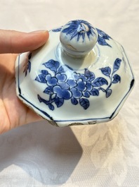 A Chinese blue and white 'Li Shimin 李世民 and Qin Qiong 秦瓊' vase and cover, Transitional period