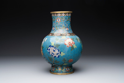 A Chinese cloisonn&eacute; 'Peony and Chrysanthemum' vase, 19th C.