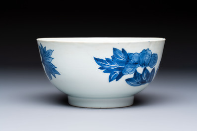 A Chinese blue and white 'Bleu de Hue' bowl from a royal mission for the Vietnamese market, T&acirc;n Sửu 辛丑 mark, dated 1841