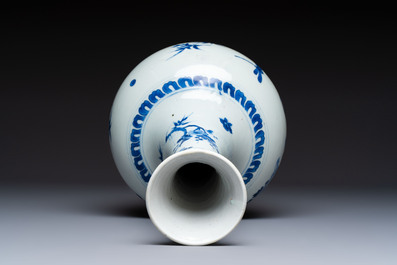 A rare Chinese blue and white 'Cat and Butterfly 耄耋' bottle vase, Transitional period