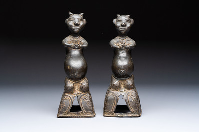 A pair of Vietnamese bronze figures, 19/20th C.