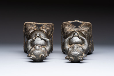 A pair of Vietnamese bronze figures, 19/20th C.