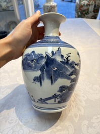 A fine Japanese Arita blue and white vase or sake bottle with landscape design, Edo, ca. 1680