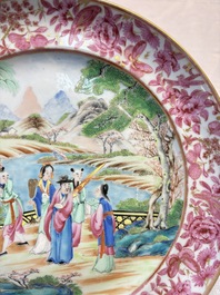 A fine Chinese Canton famille rose dish with puce-enamelled rim, 19th C.