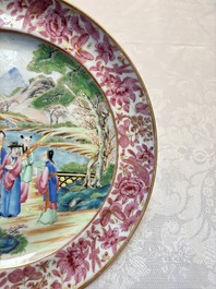 A fine Chinese Canton famille rose dish with puce-enamelled rim, 19th C.