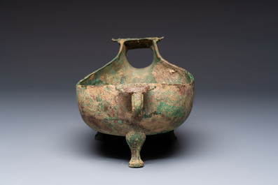 A Chinese archaic bronze pouring vessel, Yi 匜, Warring States period/Han