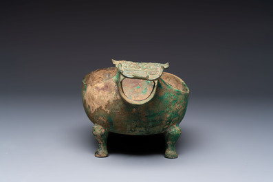 A Chinese archaic bronze pouring vessel, Yi 匜, Warring States period/Han