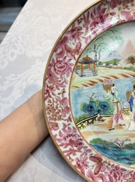 A fine Chinese Canton famille rose dish with puce-enamelled rim, 19th C.